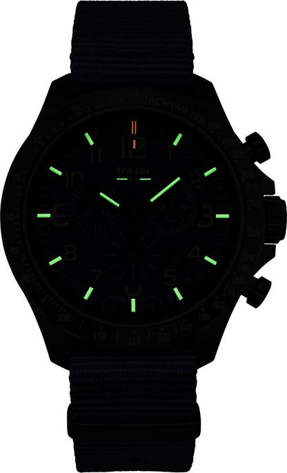 Traser P67 Officer Pro klocka: självlysande gröna visare, svart finish, svart armband