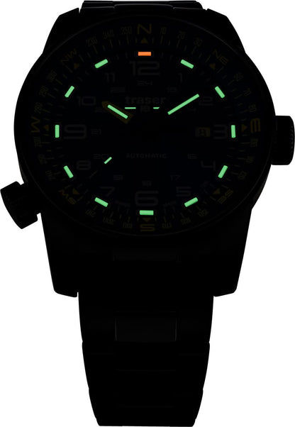 Traser P68 Pathfinder klocka, svart urtavla med gröna lysande index, metallarmband