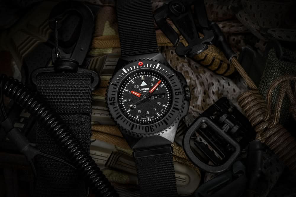 Armbandsur för herrar med svart armband och urtavla med lysande markeringar