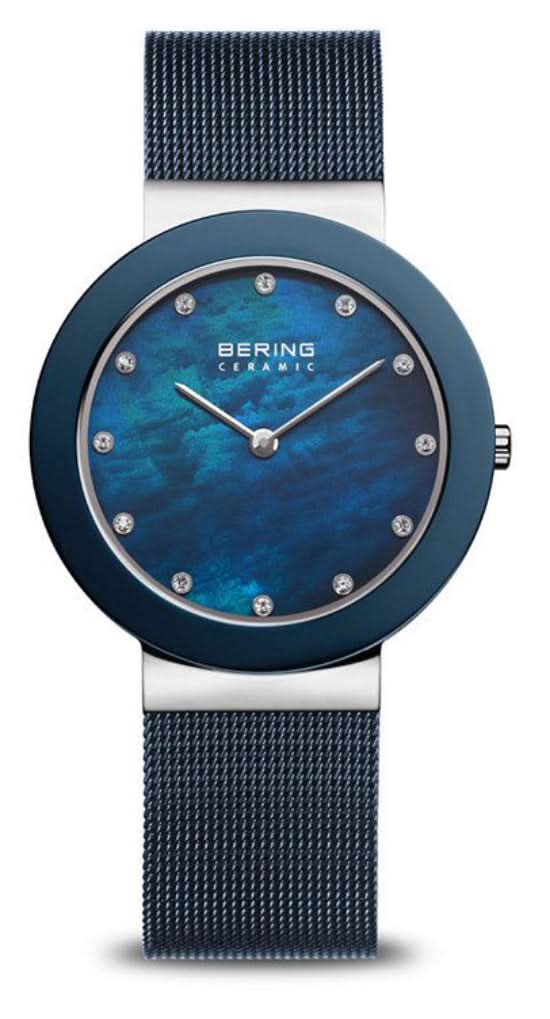 Bering damklocka med blå urtavla, rund keramisk ram och mesh-armband