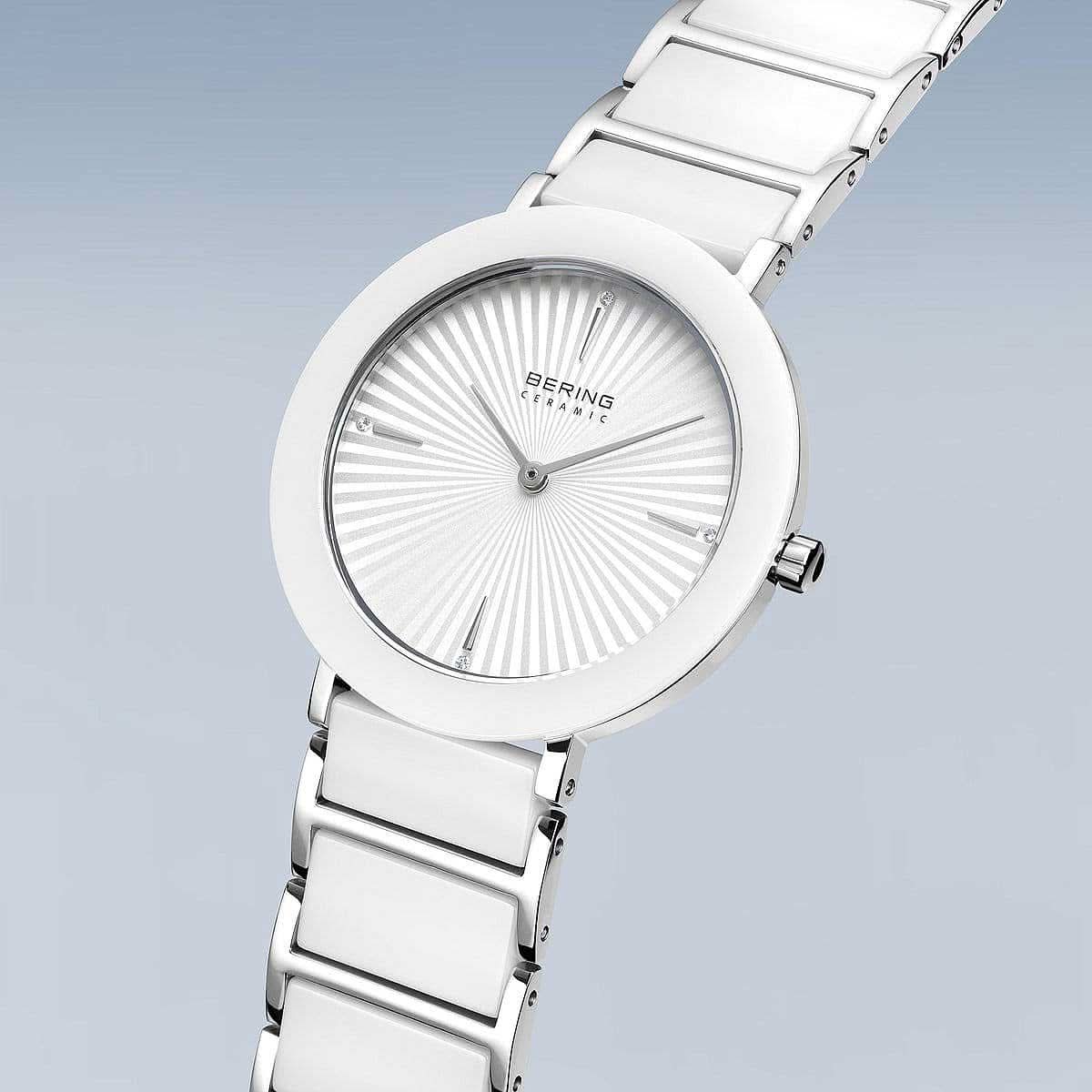 Bering damklocka sned, silverfärgad urtavla med strålar och stavindex, metallarmband