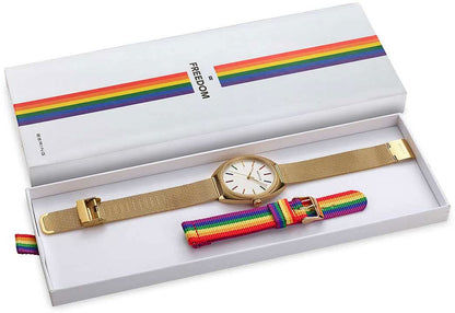 Set med guldfärgad armbandsur i presentask med foder av färgglatt tygband