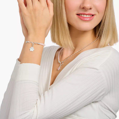 Armband runt handleden med silverfärgad tassberlock och stenutsmyckning, 925 sterlingsilver