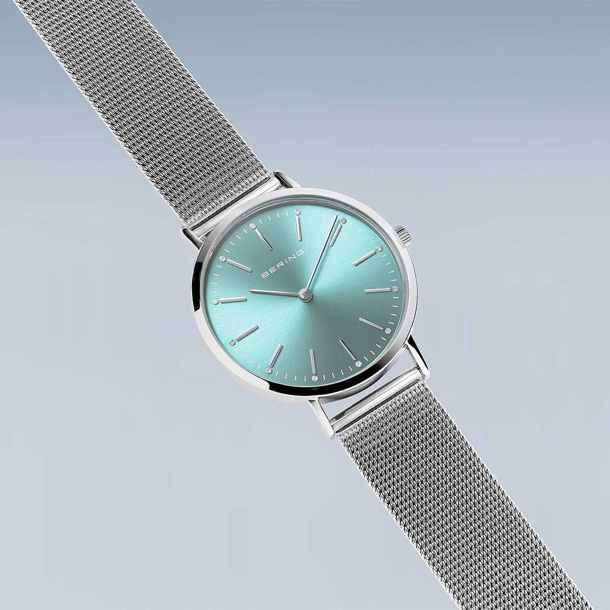 "Damklocka, snedvy, turkos urtavla med silverfärgat Milanese-armband"