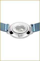 Herrarmbandsur med graverat bakstycke och blått milanesarmband
