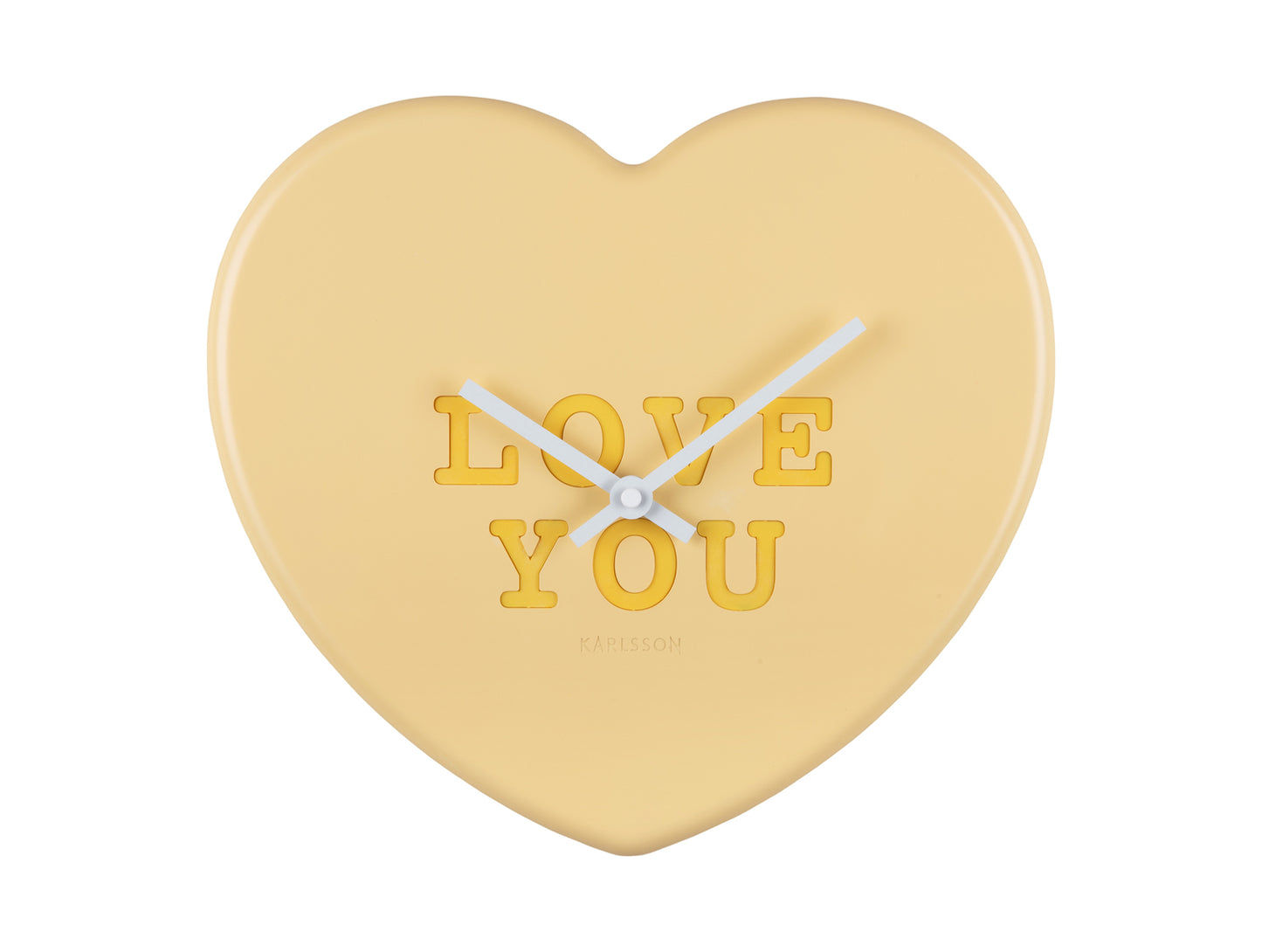 Hjärtformad väggklocka i ljusgult med texten "LOVE YOU" och visare