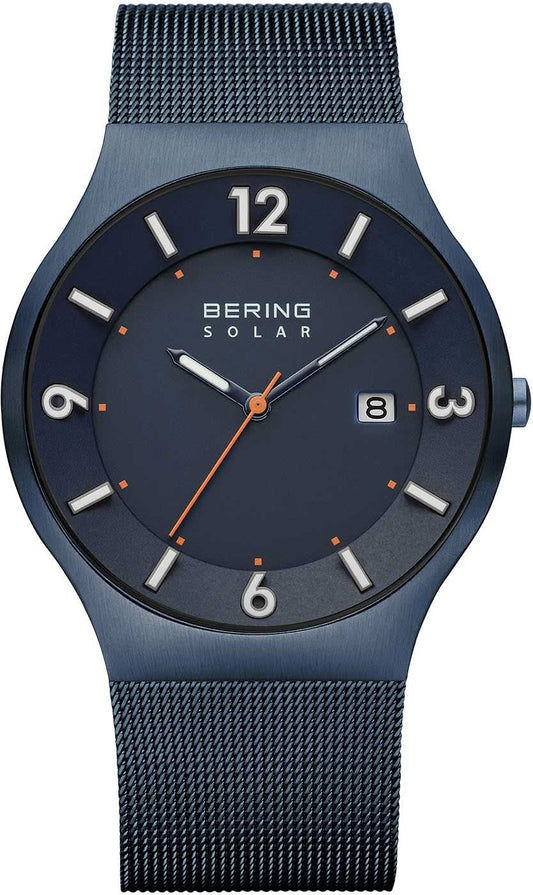 Herrklocka med mörkblå urtavla och BERING-logotyp, blått mesh-metallarmband