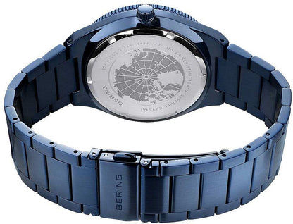 Herrarnas solur med präglad världskarta och blått metallarmband, baksida