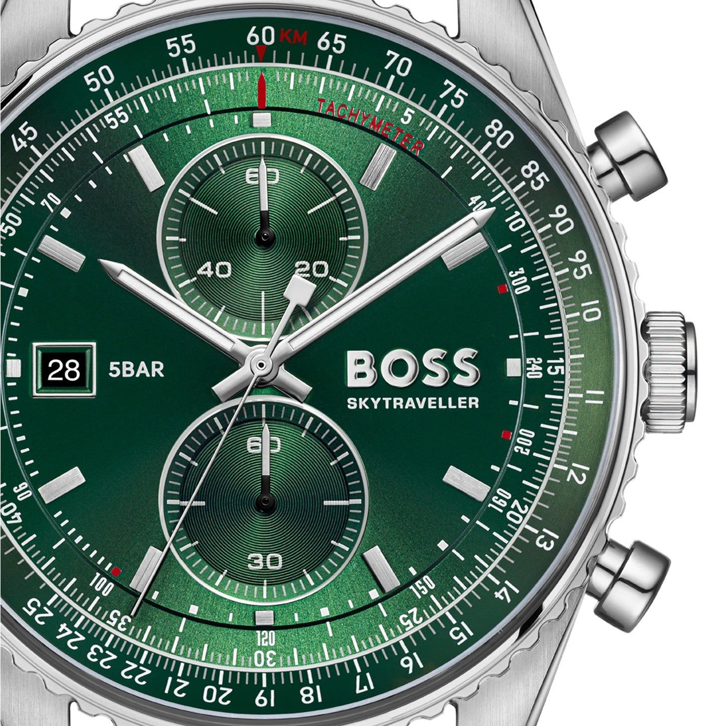 Nahaufnahme: BOSS Skytraveller Chronograph mit grünem Zifferblatt und Subdials