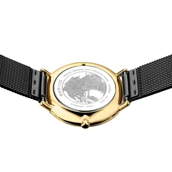 Damklocka Bering med graverad glasbaksida och svart mesh-armband.