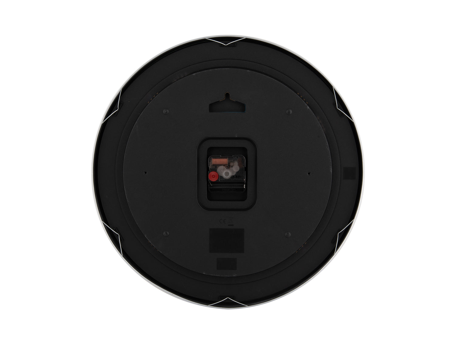 Baksidan av en väggklocka: svart hölje med batterifack och upphängning