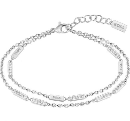 Dubbelradigt armband av silverfärgade kedjor med BOSS-hänge och steninfattning