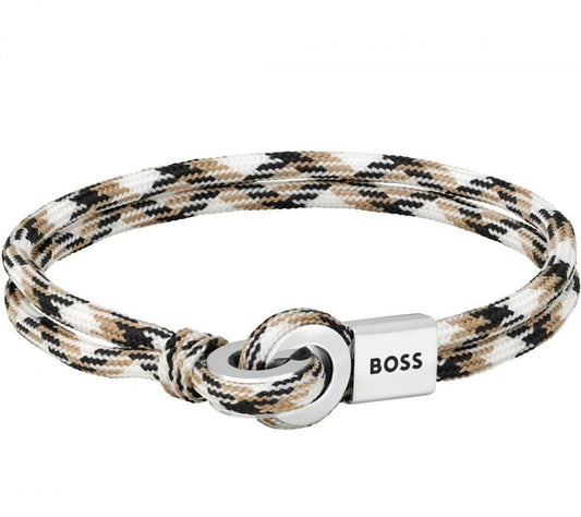 Flerfärgat nylonarmband med flätad textilbård och silverfärgat spänne med BOSS