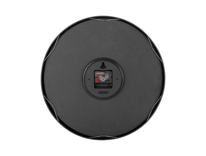 Baksida på väggklocka med batterifack i mitten och svart boett