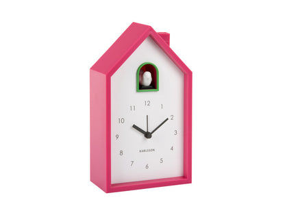 Gökur i husdesign, rosa hölje med fågelfönster och urtavla