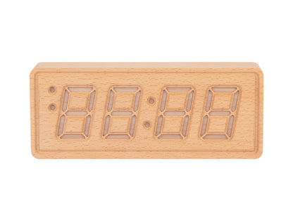 Rektangulär väckarklocka i trä med LED-display och ingraverade siffror