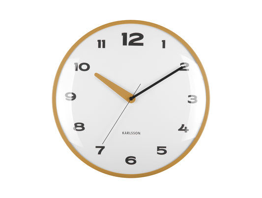 Wanduhr mit ockergult ram och vit urtavla, guldfärgade och svarta visare