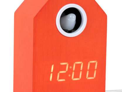 LED-gökur i orange trähus, LED-tid 12:00 i detalj