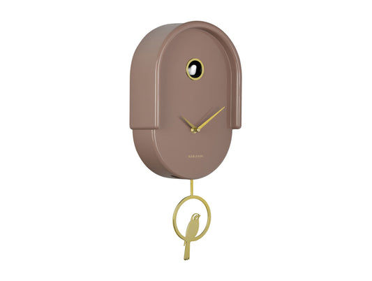 Mörkbrun väggklocka med fågelpendel och guldfärgade accenter