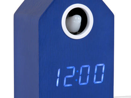 Karlsson LED-väckarklocka, blått gökur med rund öppning och närbild av LED-displayen
