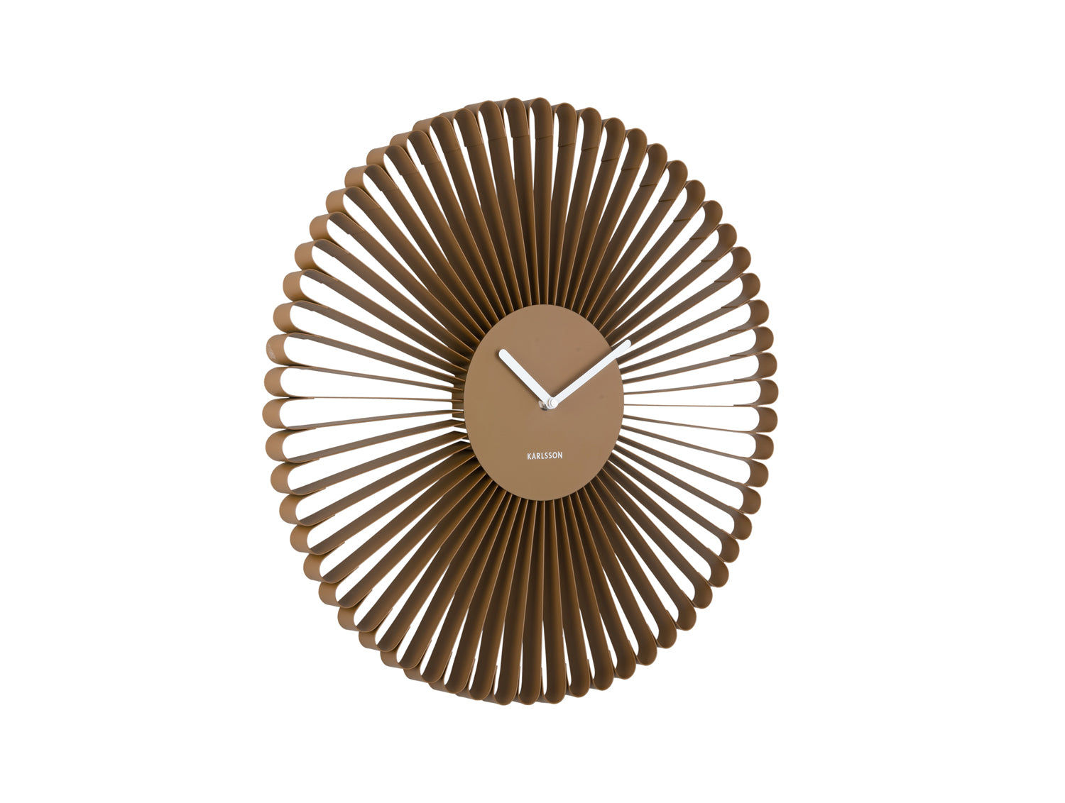 Väggklocka med mokkabrun design i järnlameller och vit urverk