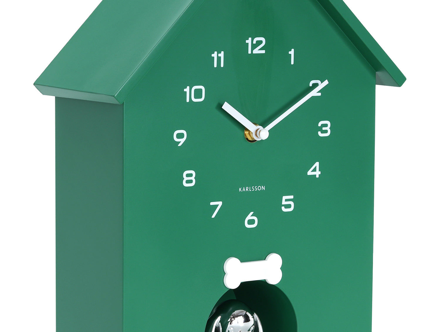 Grön väggklocka i hundkojedesign, detalj av visare och ben