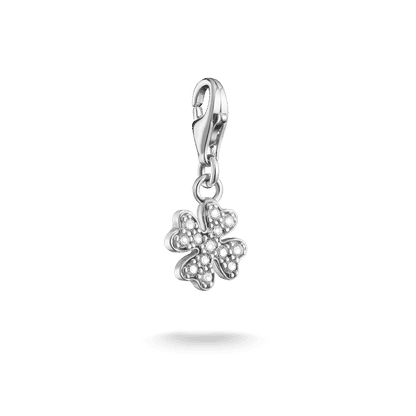 Klöverberlock i 925 sterlingsilver med gnistrande stenar på öglehänge