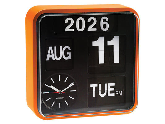 Mini-väggklocka med fällbara siffror, orange ram; visning 2026, AUG, TUE PM, visarklocka