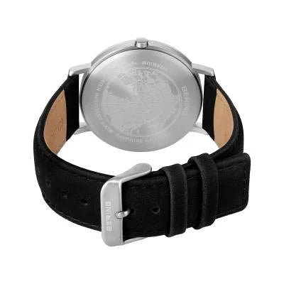 Herrenarmbanduhr mit schwarzem Lederband und silberner Schließe, Rückansicht