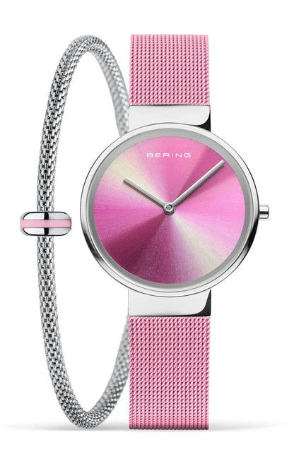 "Damklocka med rosafärgat milanesarmband, rund rosa urtavla och visare"