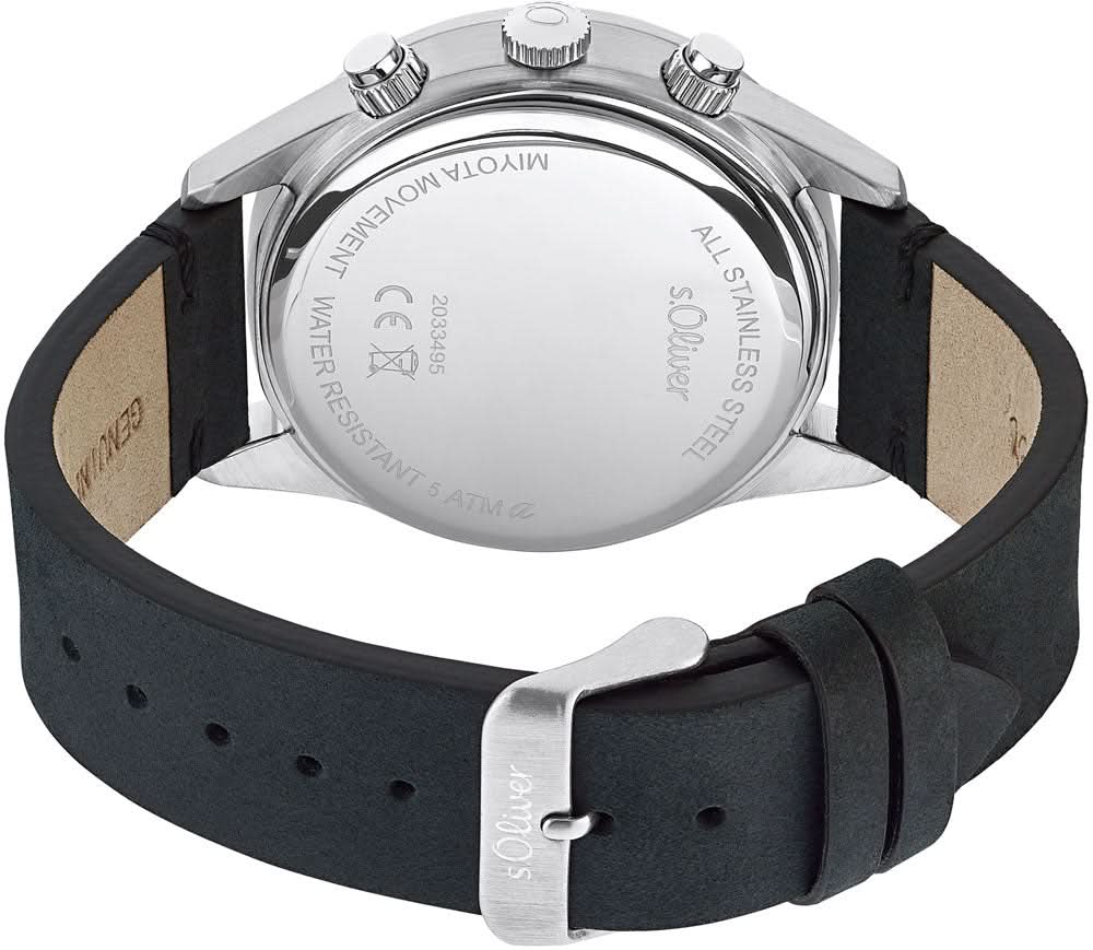 Baksida av herrur med boett i silver och svart läderarmband