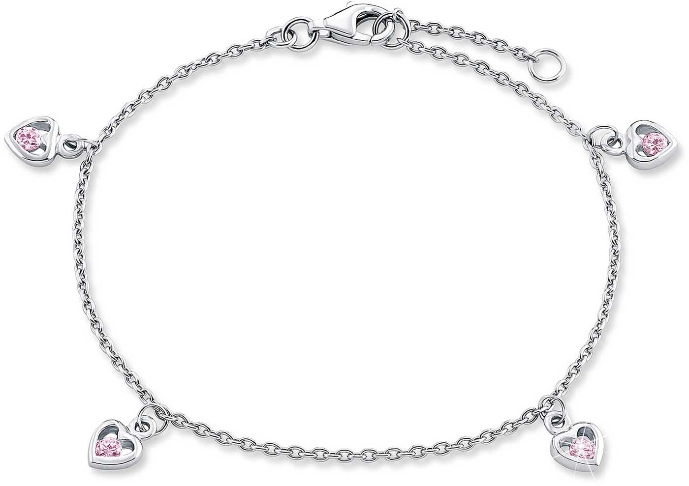 Silverfärgat berlockarmband med fyra hjärtberlocker och rosa accenter