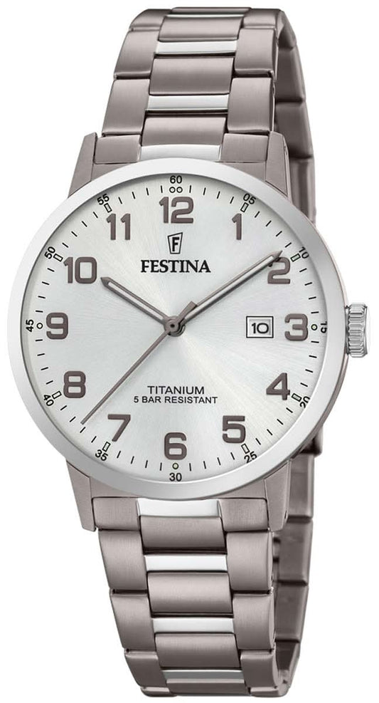 Silverfärgad herrklocka med rund urtavla, metallarmband och datumvisning