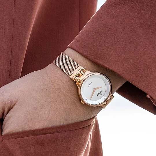 Damklocka på handleden, roséguld Milanese-armband, rund vit urtavla