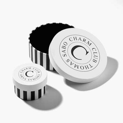 Rund berlockbox med logotryck, svart och vit