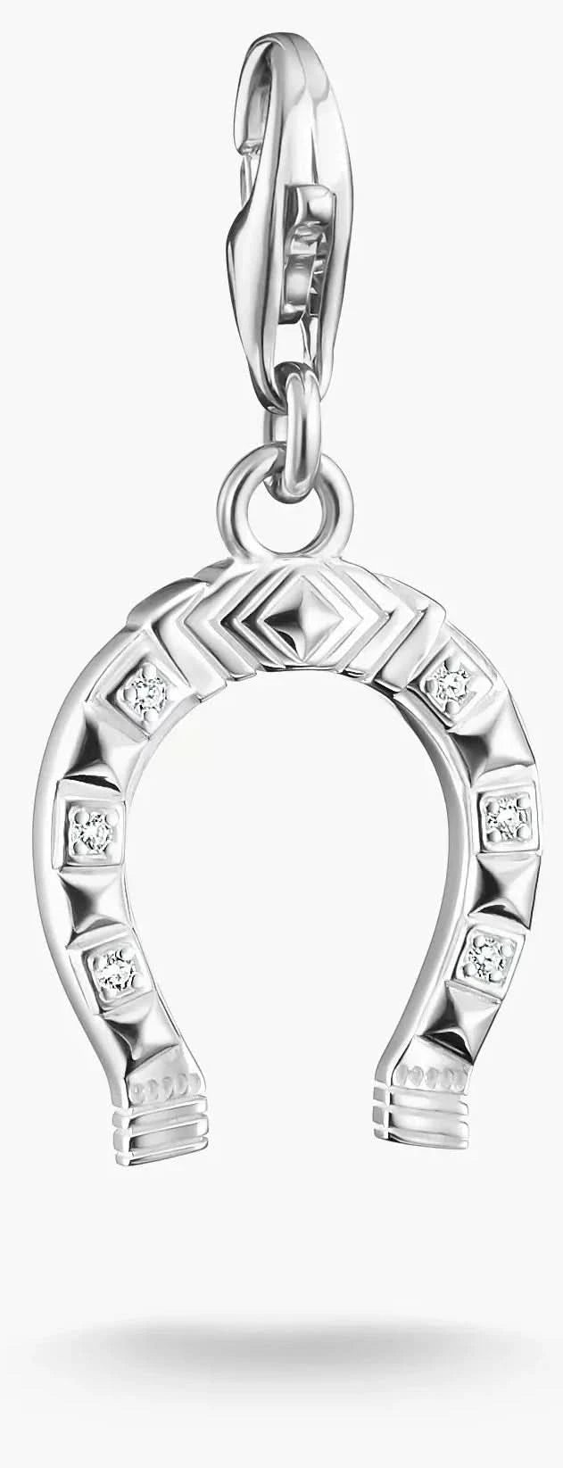 Silverfärgad hästskocharm med strass och ögla