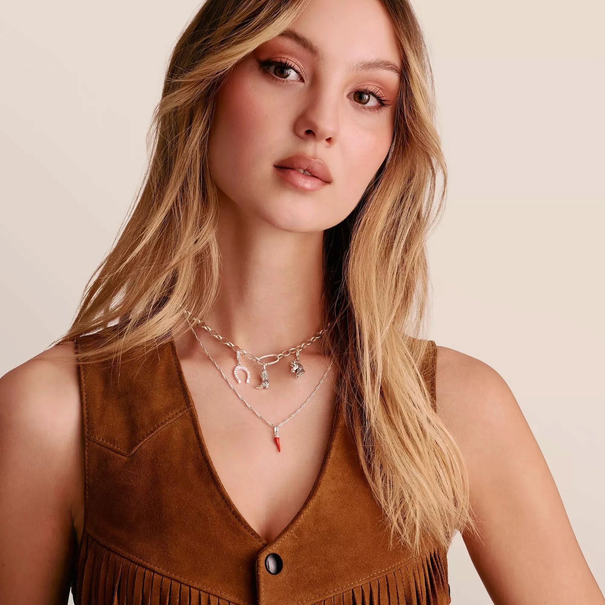 "Berlock i silver med hästskoform på en fin kedja"