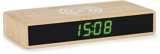 Modern digital väckarklocka med träutseende (bambu) och grön LED-display, rektangulär.