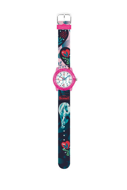 Flickur med runt rosa hölje, vit urtavla och blått armband med motiv