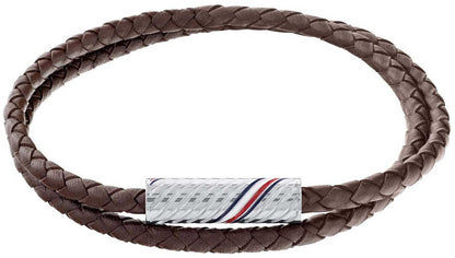 Flätat Tommy Hilfiger läderarmband i mörkbrunt med silverfärgad plakett