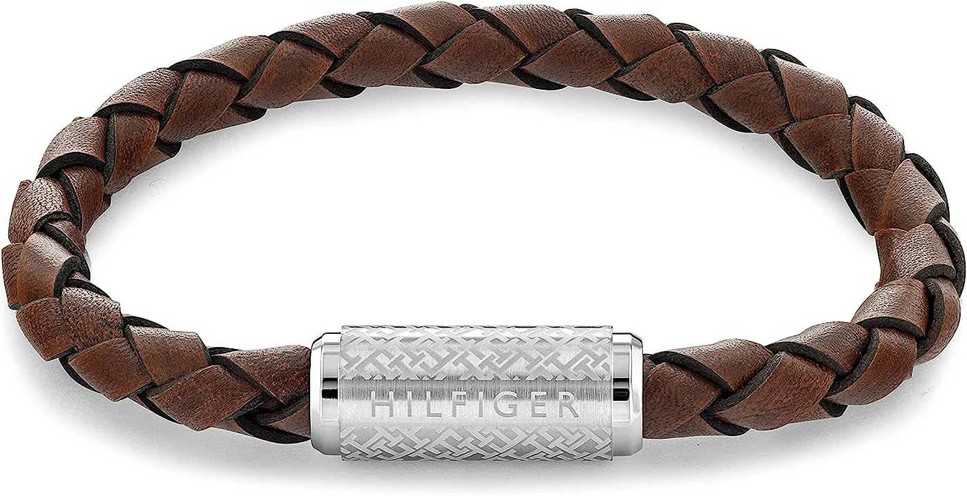 Flätat läderarmband i mörkbrunt med silverfärgad mittdel och gravyr