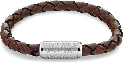 Flätat läderarmband i mörkbrunt med silverfärgad mittdel och gravyr