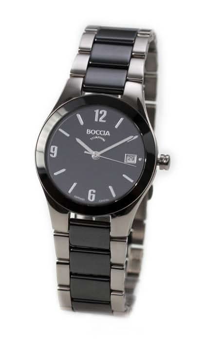 Boccia armbandsur med armband i rent titan och mörk urtavla, rund display med indexmarkeringar