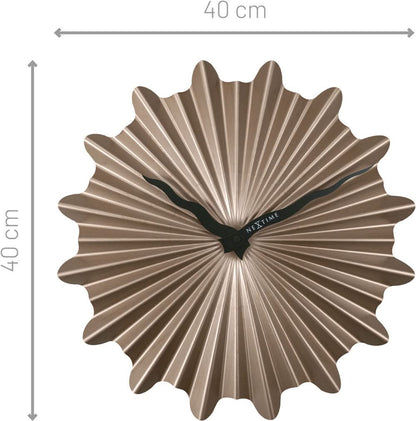 Väggklocka i snäckskalsdesign, guldfärgad metall, Ø 40 cm