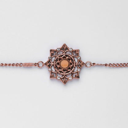 Guldpläterat armband med kvadratiskt hänge och zirkonia på en fin kedja