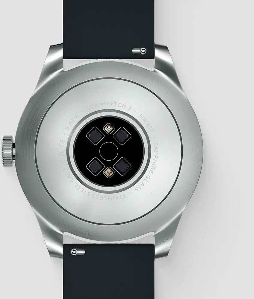 Smartklockans baksida: rund boett med svart kontaktfält och svart armband