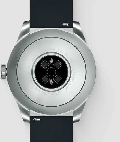 Smartklockans baksida: rund boett med svart kontaktfält och svart armband