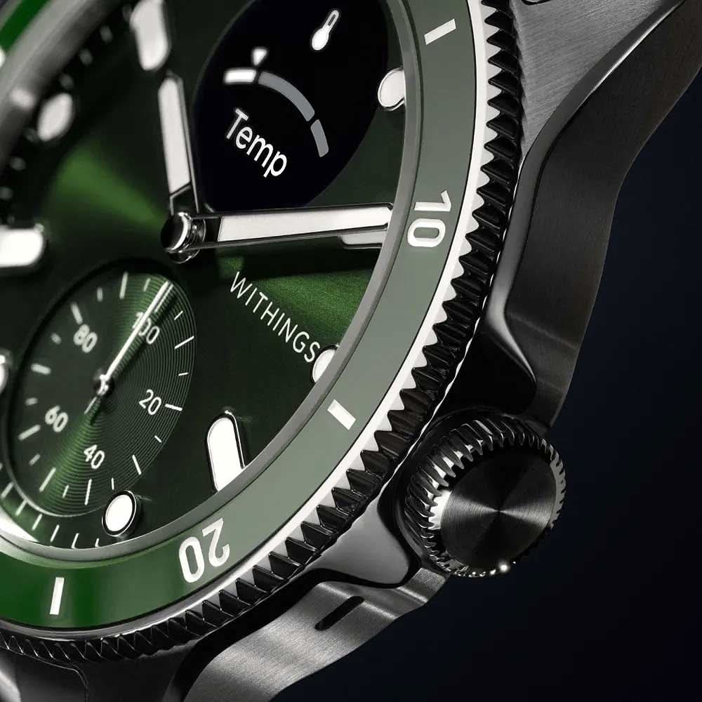Unisex-smartwatch: svart skärm med temperaturvisning, boett i rostfritt stål, räfflad ring
