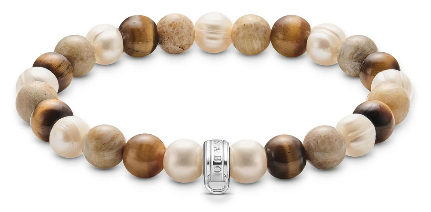 Armband med naturfärgade pärlor och silverfärgat vikbart lås