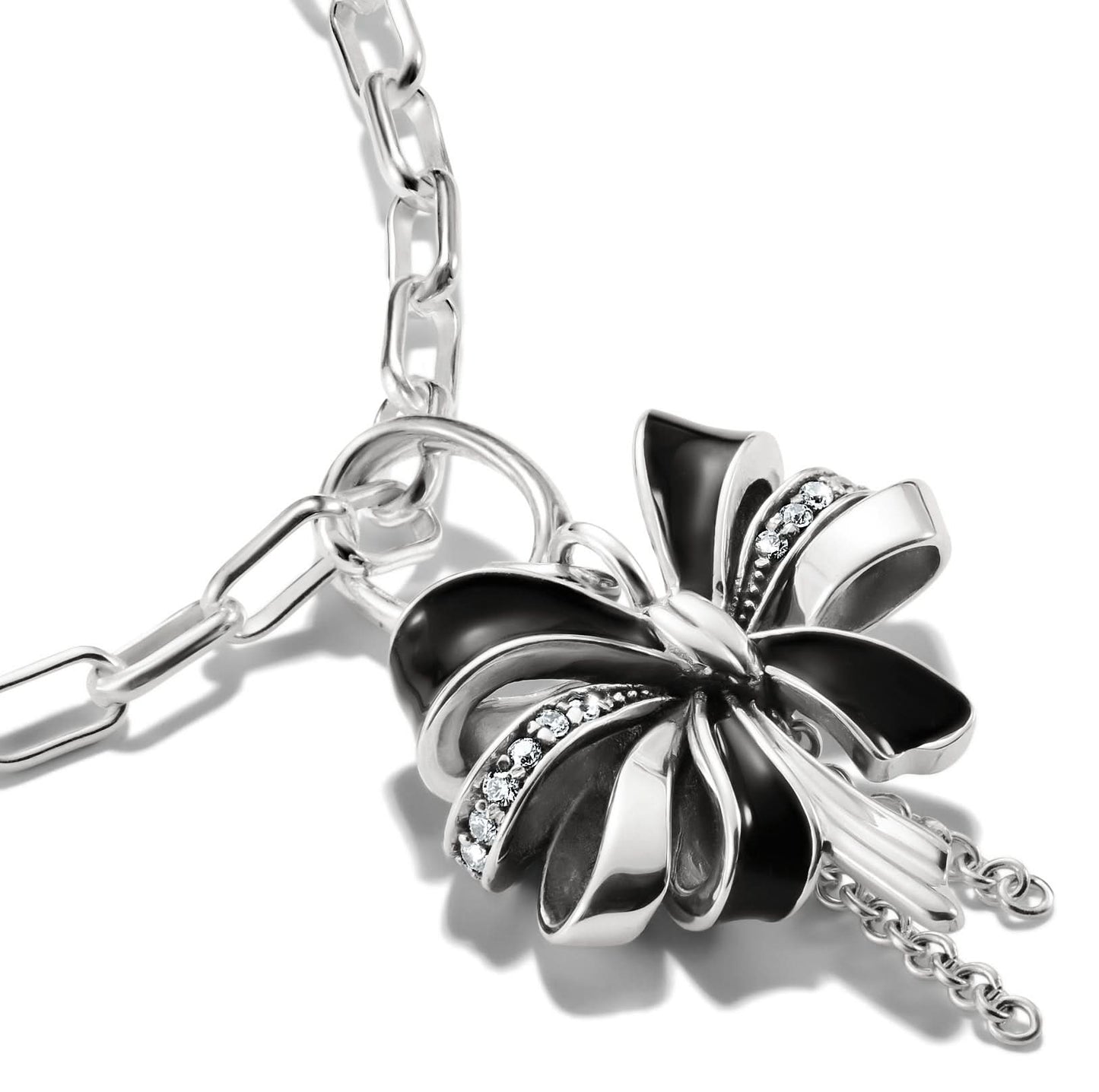 Halsband med berlock, svart emaljband, zirkoner och karbinlås, silverkedja